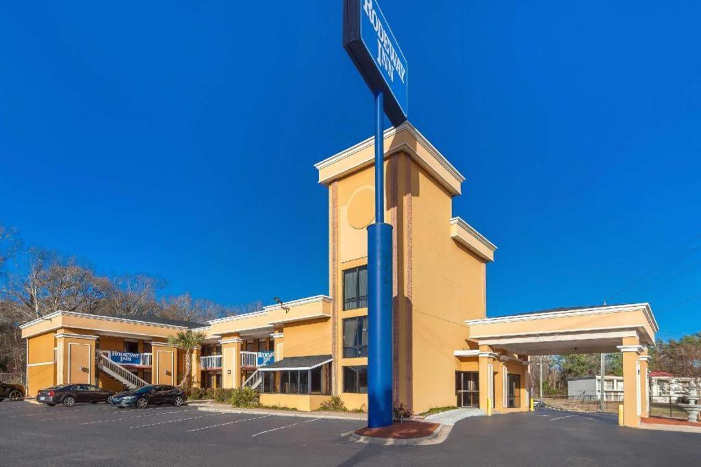 Rodeway Inn Lumberton Exterior photo