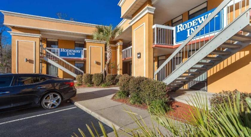 Rodeway Inn Lumberton Exterior photo